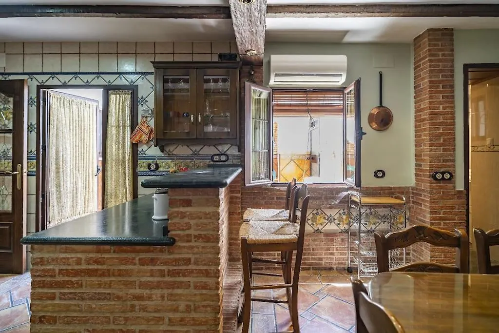 Casa Con Patio Y Terraza En Barrio Historico De La Villa, Junto Al Adarve Priego De Cordoba
